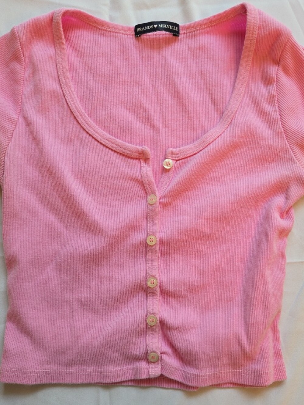 Brandy Melville Bubblegum Pink Ribbed Button-Front Crop Tee - Picture 3 of 5